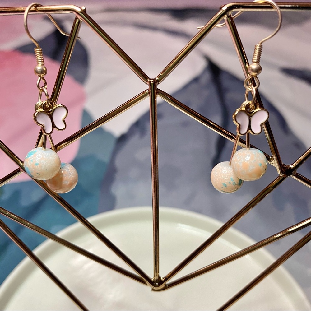 🍁5/$25 Peachy Butterfly Dangle Swing Earrings